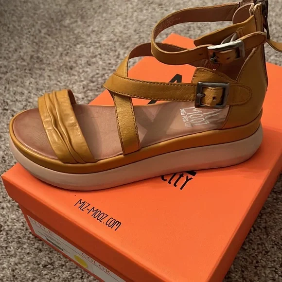 MizMooz sandals.Yellow.Zipper on the back.Adjustable buckles.Great condition - Picture 4 of 6
